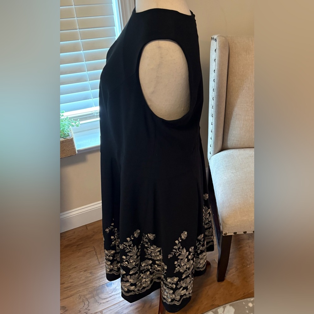 Calvin Klein - Picture 7 of 12